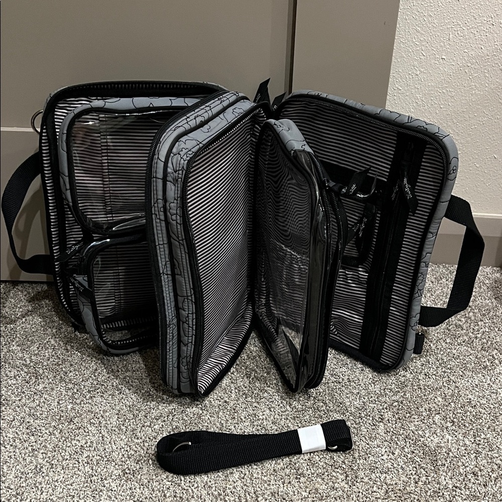 Floral Quilted Makeup Bag - Gray - Picture 6 of 6